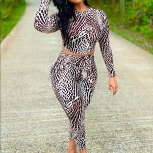 Size L, Women’s legging set, FASHION NOVA